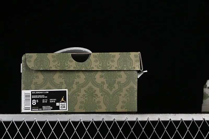 All categories Air Jordan Jordan series basketball shoes Air Jordan 1 Low High-end customized low-top sneakers Air Jordan 1 Low AJ1 Joe 1 Gucci joint-beige knitted High-end customized low-top retro basketball shoes DM5688-103